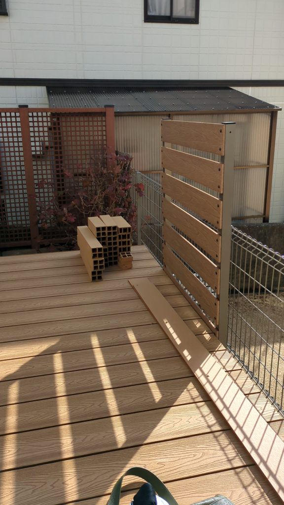 DIYで作成途中のウッドデッキ