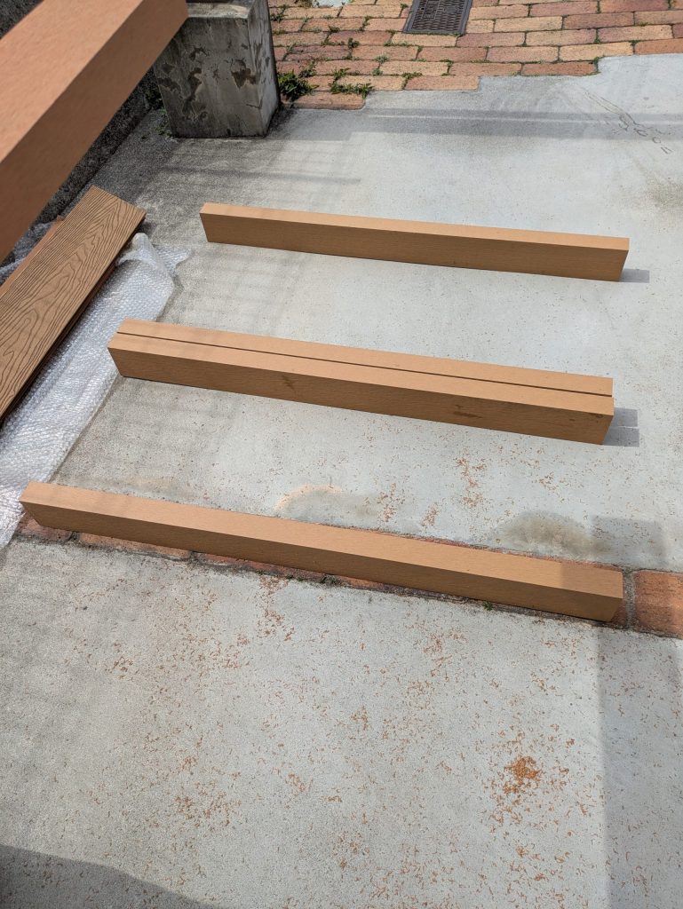 カットした1mの人工木材